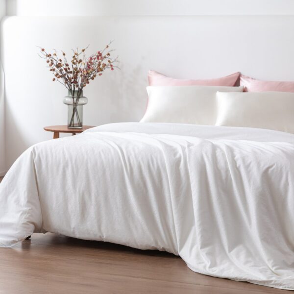 Winter 7A Grade Silk Filled Comforter - Image 3