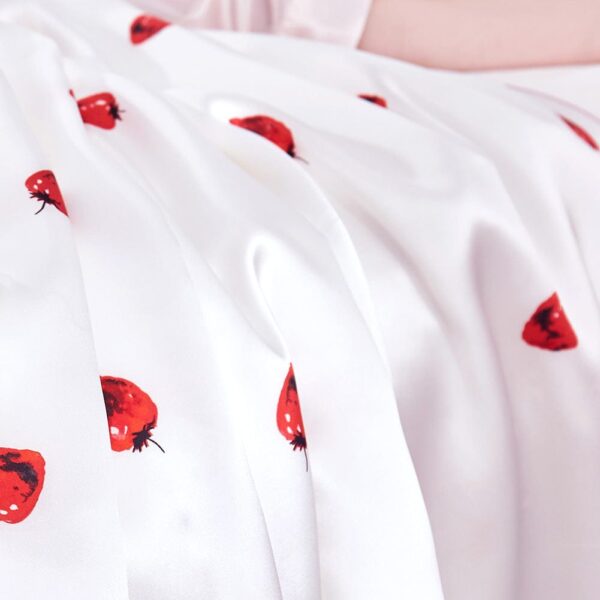 Strawberry Pattern Silk Blanket - Image 12