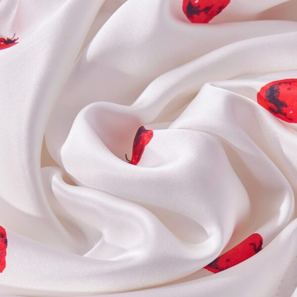 Strawberry Pattern Silk Blanket - Image 13