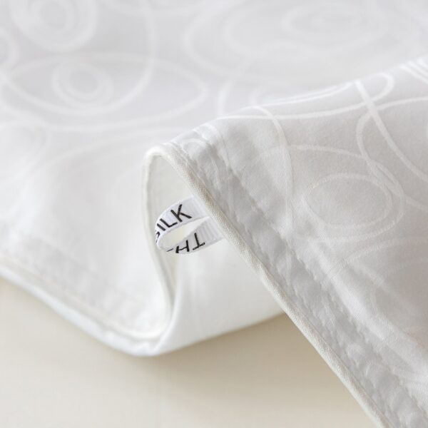 Winter 7A Grade Silk Filled Comforter - Image 6