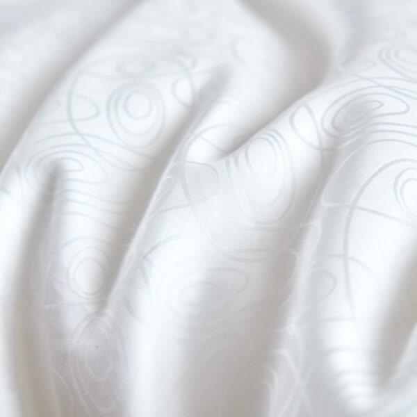 Spring & Fall 7A Grade Silk Filled Comforter - Image 7
