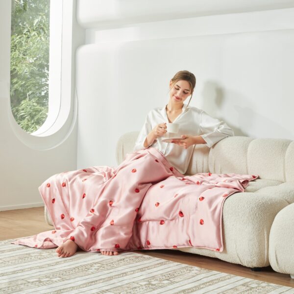Strawberry Pattern Silk Blanket